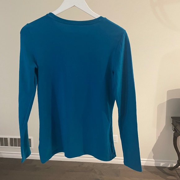 Bundle of 2 Lord & Taylor Essential Long Sleeve Crew Neck Tee's - Picture 6 of 6